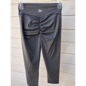 Muscle Nation scrunch bum leggings gray